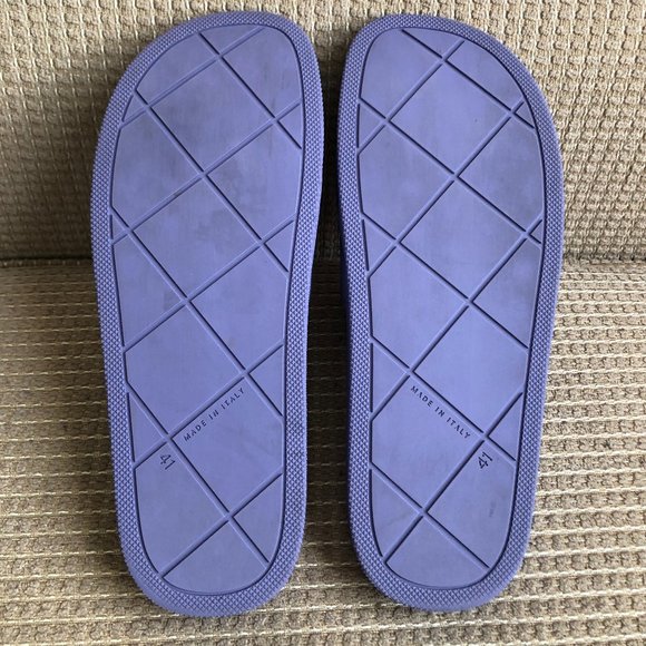 BOTTEGA VENETA Men\'s Quilted Lilac Slide Sandals. main image 4